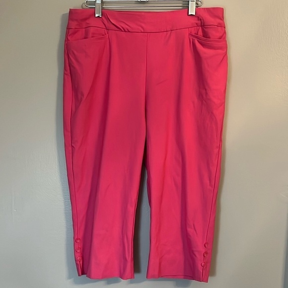 Chico's Brigitte So Slimming Button Hem Pink Capris Chico's Size 1, US 8 - Picture 1 of 12